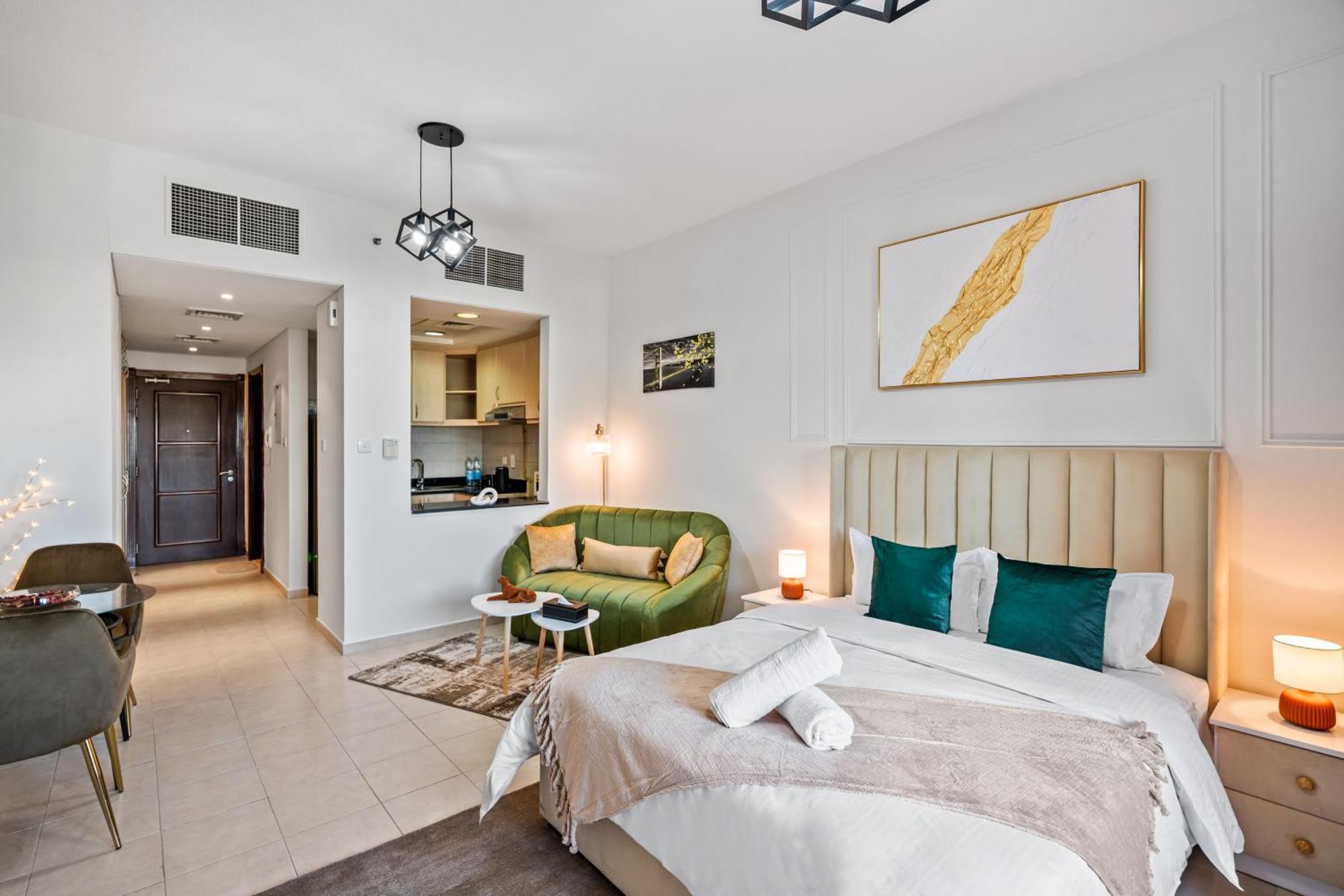Chic Near Discovery Gardens Attractions Daire