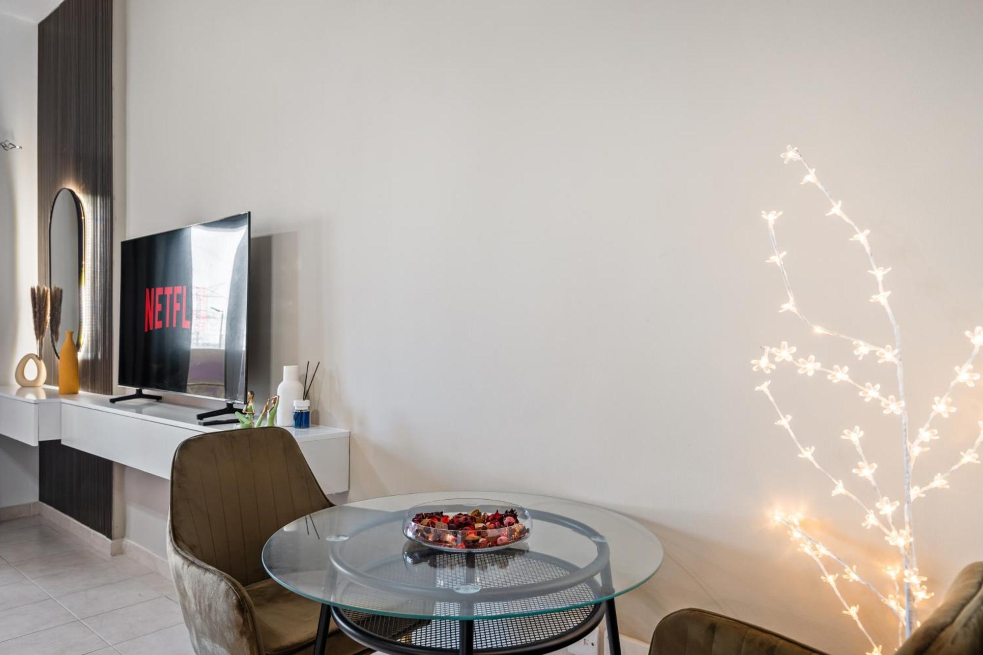 Chic Near Discovery Gardens Attractions Daire *