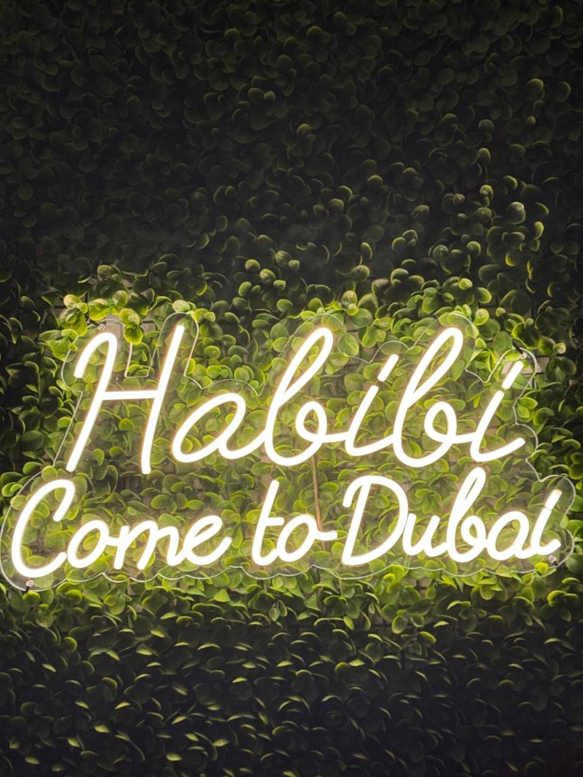 Apartment Luxury Two Bedroom With Balcony, Full Burj Khalifa & Fountain Views By Delujo