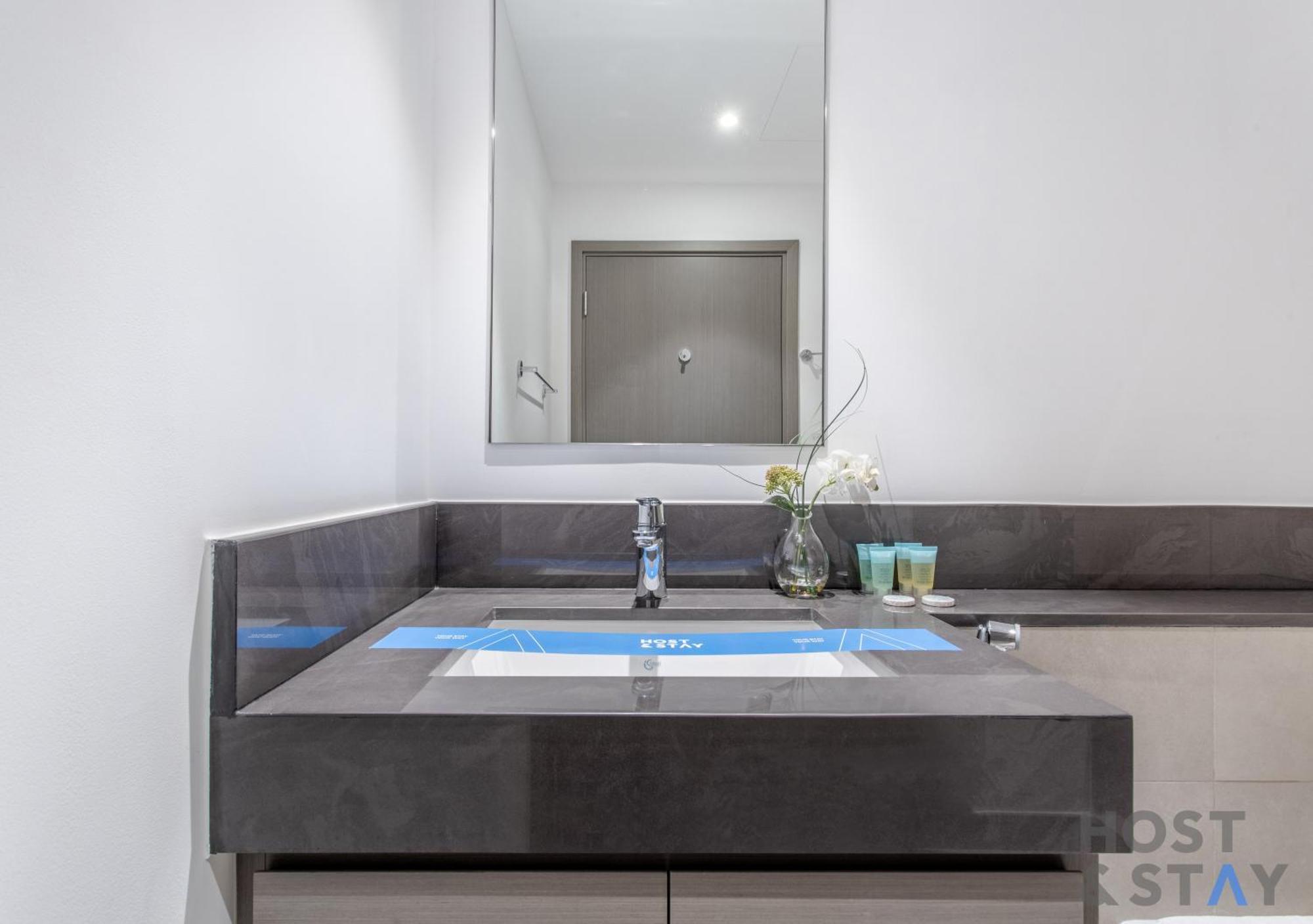 Luxurious 2 Br- Creek Harbour - Host & Apartment Dubai