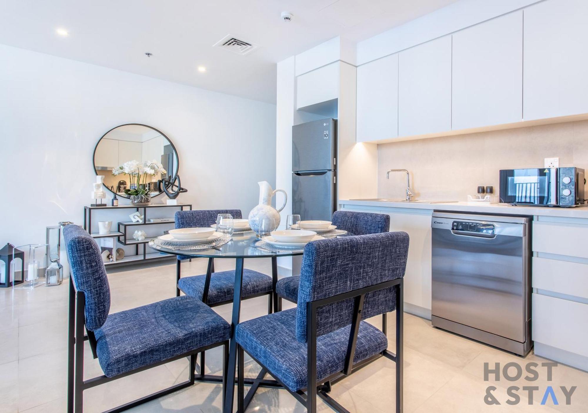 Luxurious 2 Br- Creek Harbour - Host & * Dubai