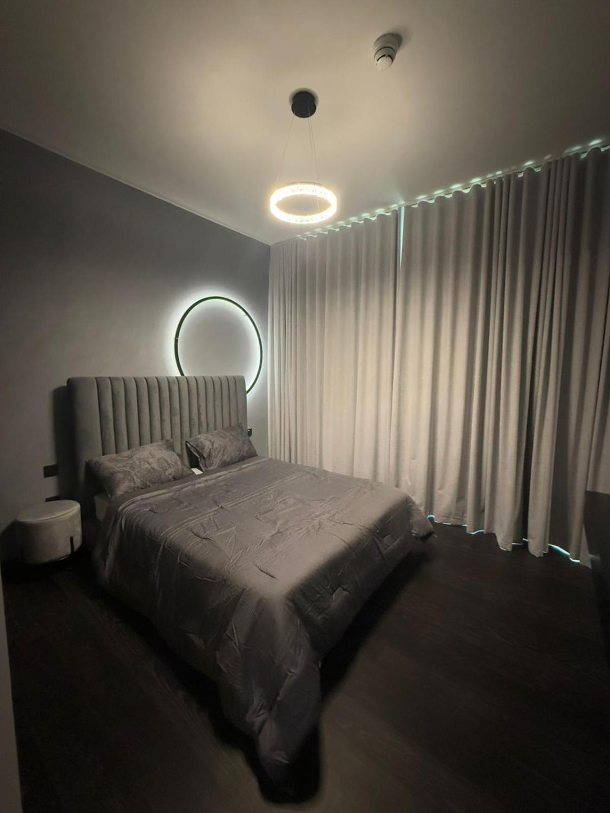 Apartment Luxury 2-bed Flat, Prime Location, Burj View & World Highest Running Track Dubai