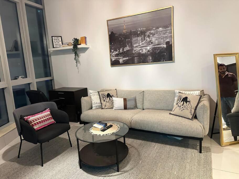 Cozy 1bhk Apartment-dubai Marina Daire Dubai