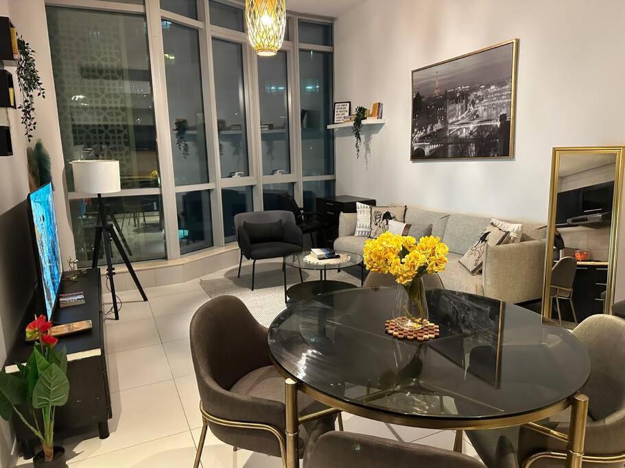 Cozy 1bhk Apartment-dubai Marina Daire Dubai