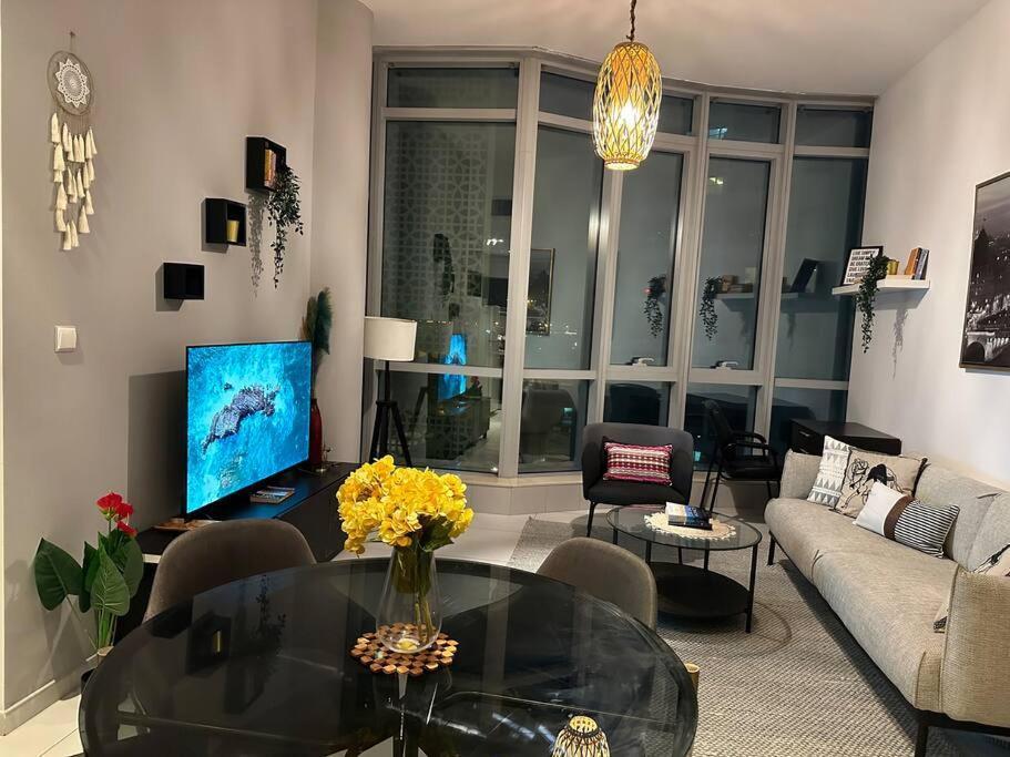 Daire Cozy 1bhk Apartment-dubai Marina *