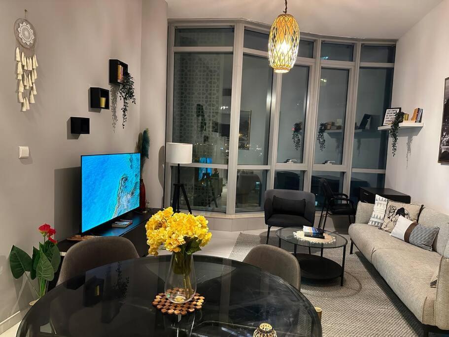 Cozy 1bhk Apartment-dubai Marina Daire
