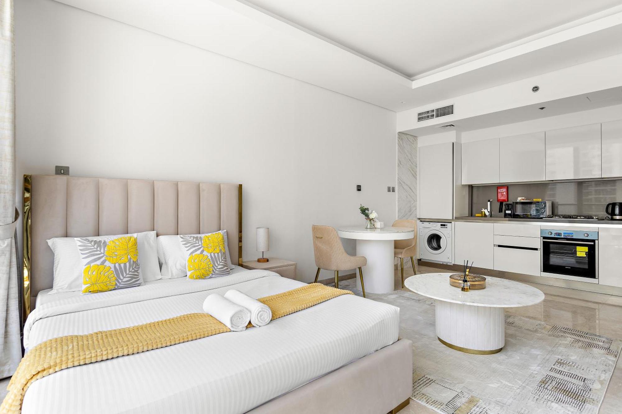 Modern In Sterling East Apartment
