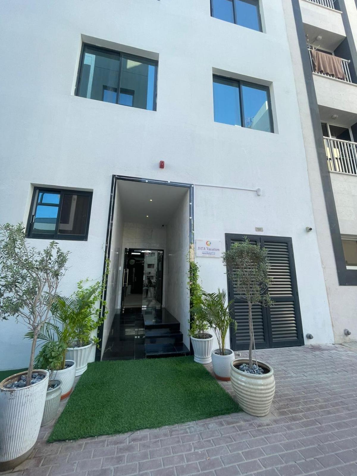 Ista Llc * Dubai