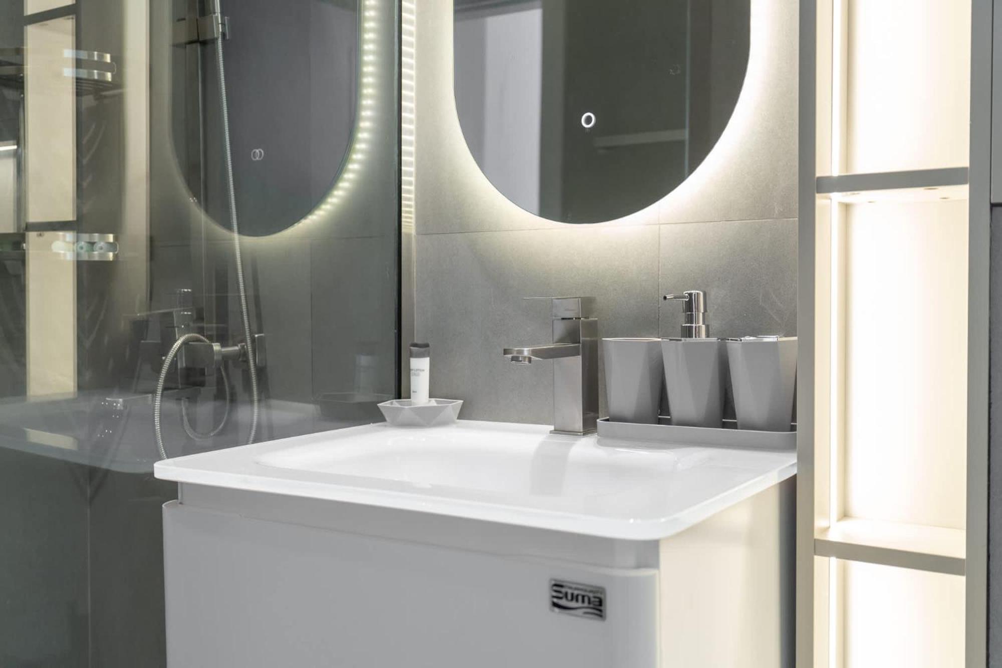 A Fabulous 1 Bedroom In Marina Pinnacle Apartment