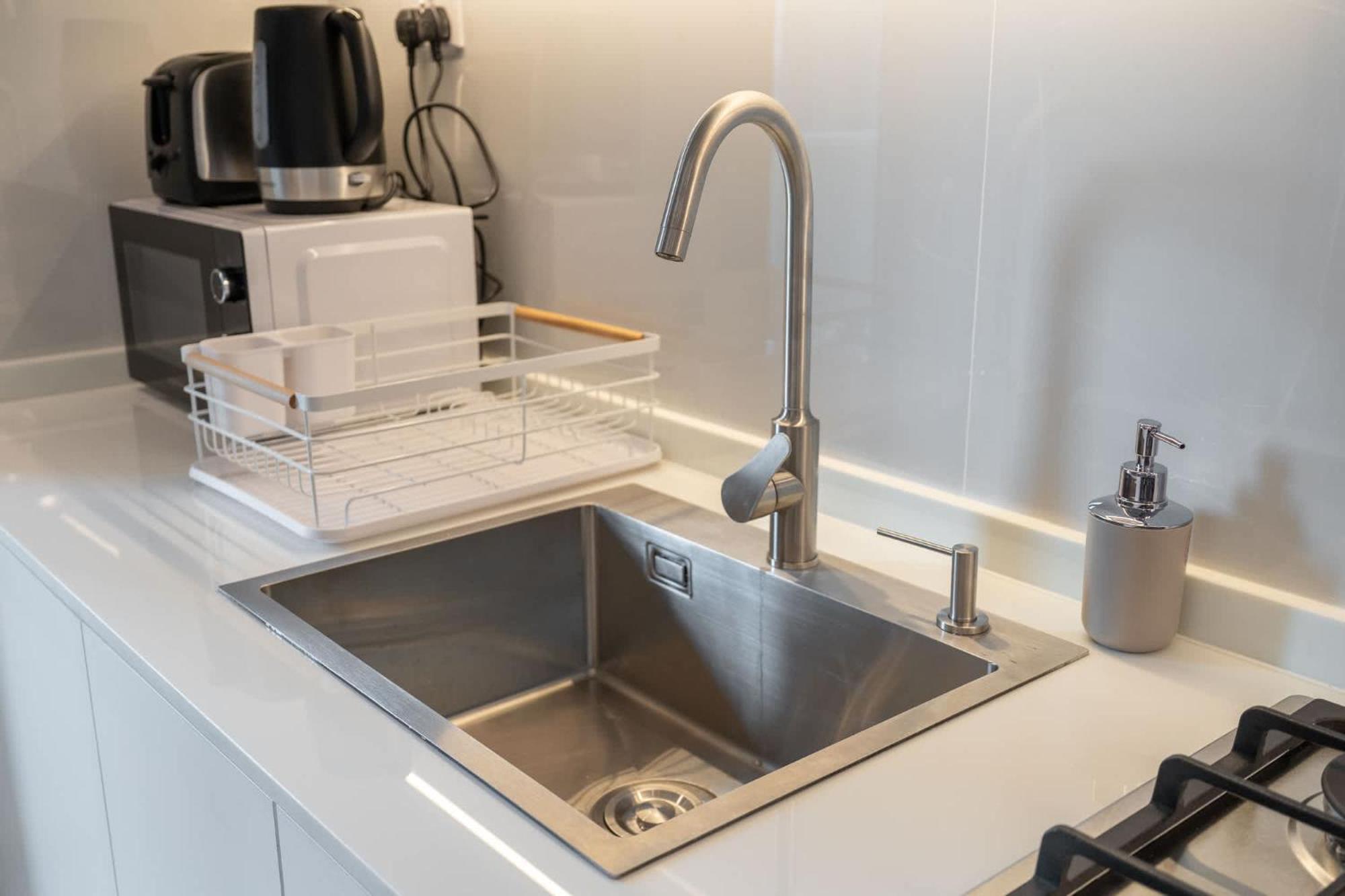 A Fabulous 1 Bedroom In Marina Pinnacle Apartment *