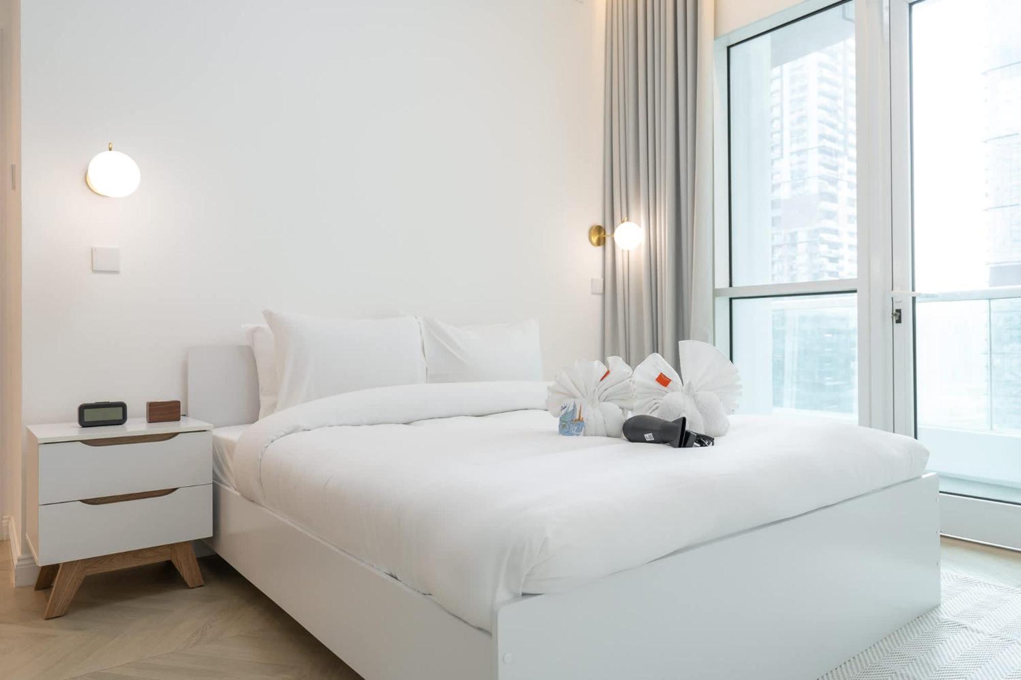 A Fabulous 1 Bedroom In Marina Pinnacle * Dubai