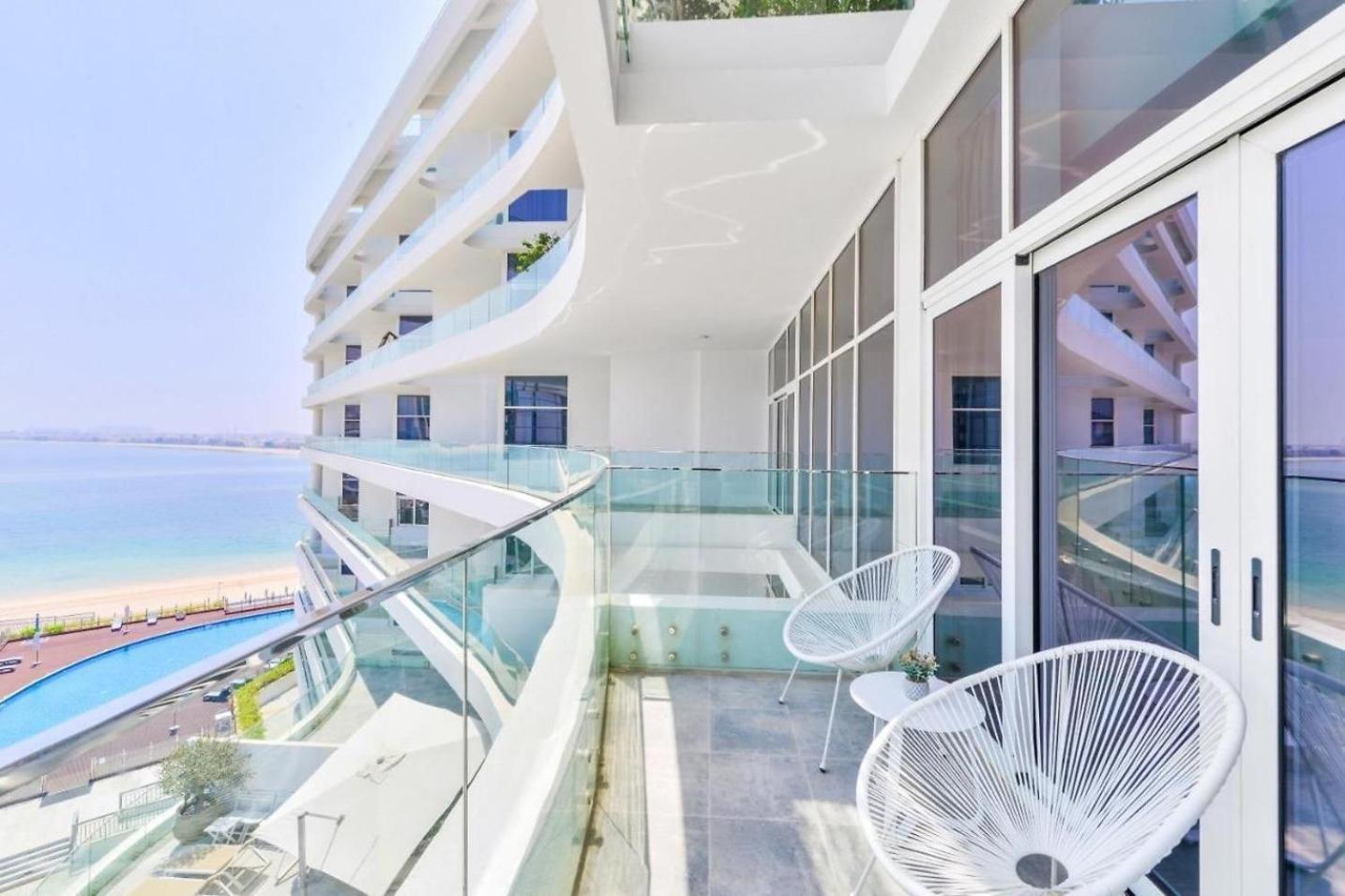 Vayk - Stunning 2-bedroom With Sea View & Access *