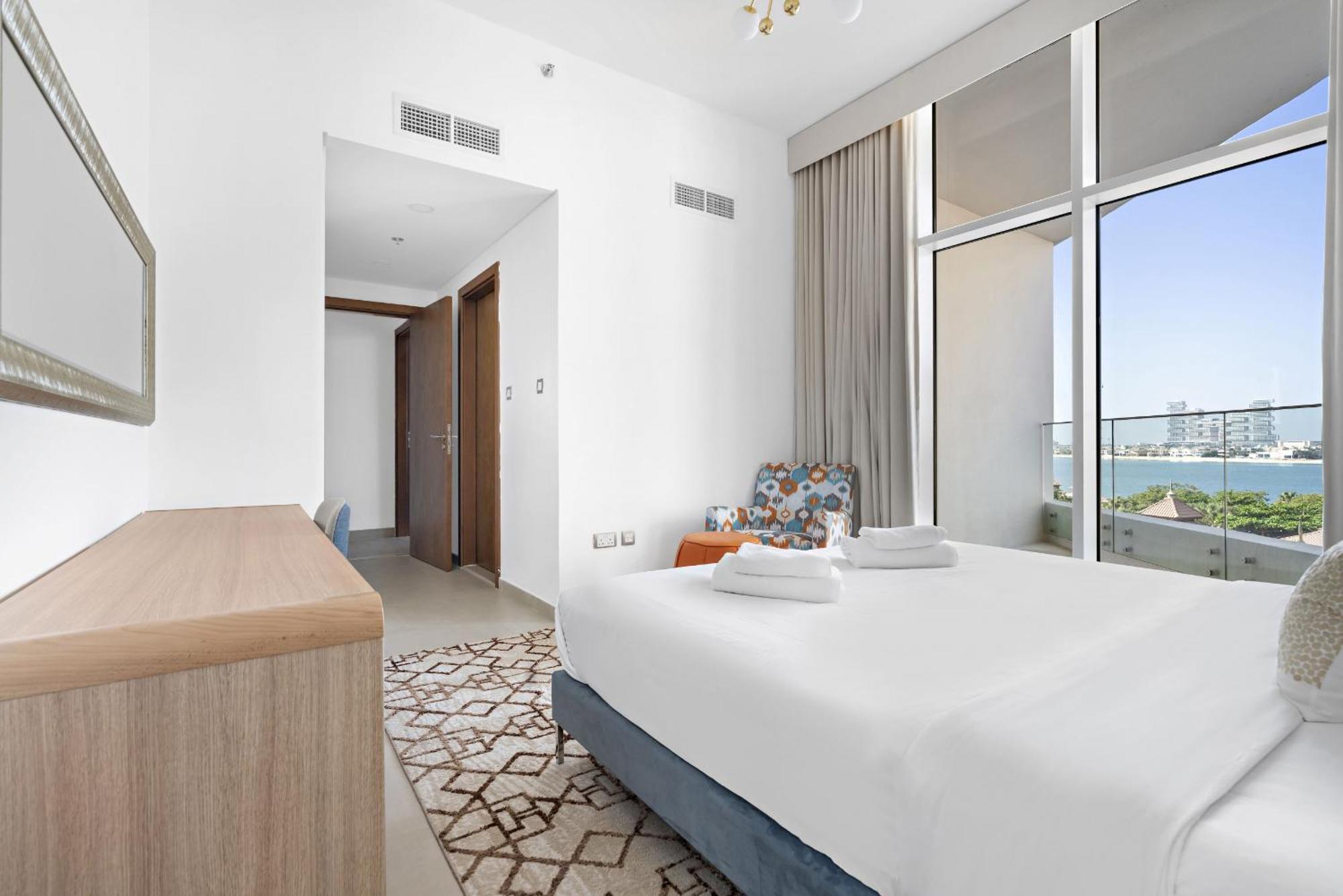 Apartment Vayk - Stunning 2-bedroom With Sea View & Access