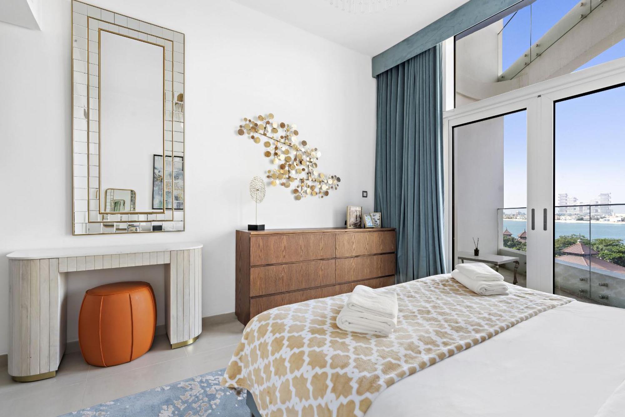 Vayk - Stunning 2-bedroom With Sea View & Access