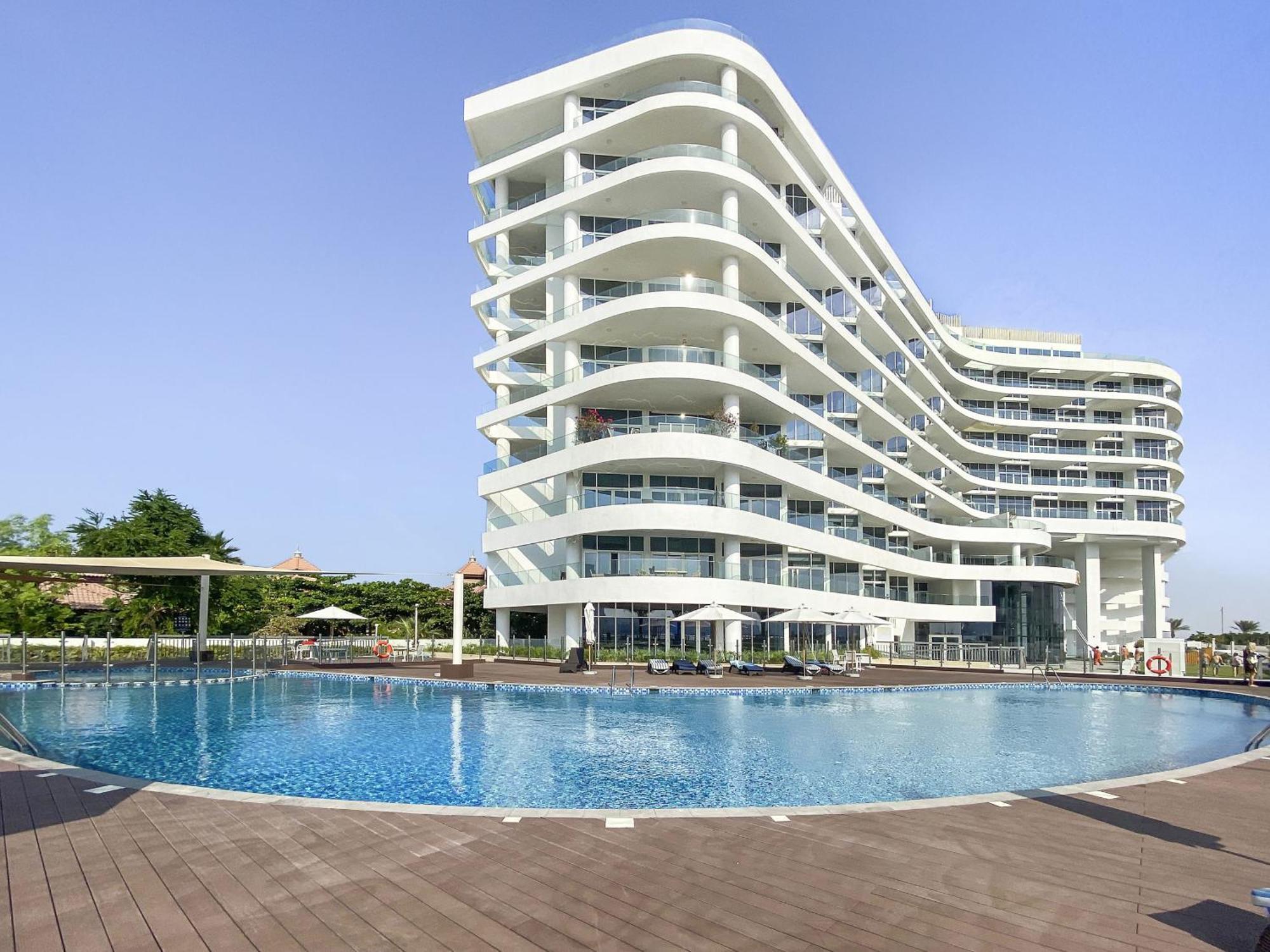 Vayk - Stunning 2-bedroom With Sea View & Access Apartment Dubai