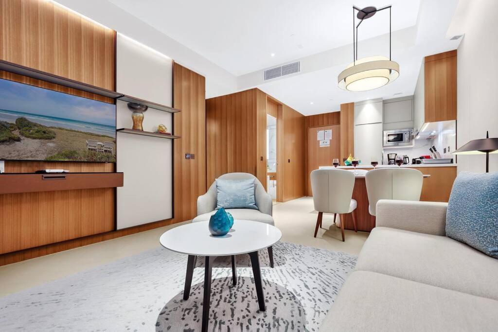 Apartment First Class 1br Charming City Views