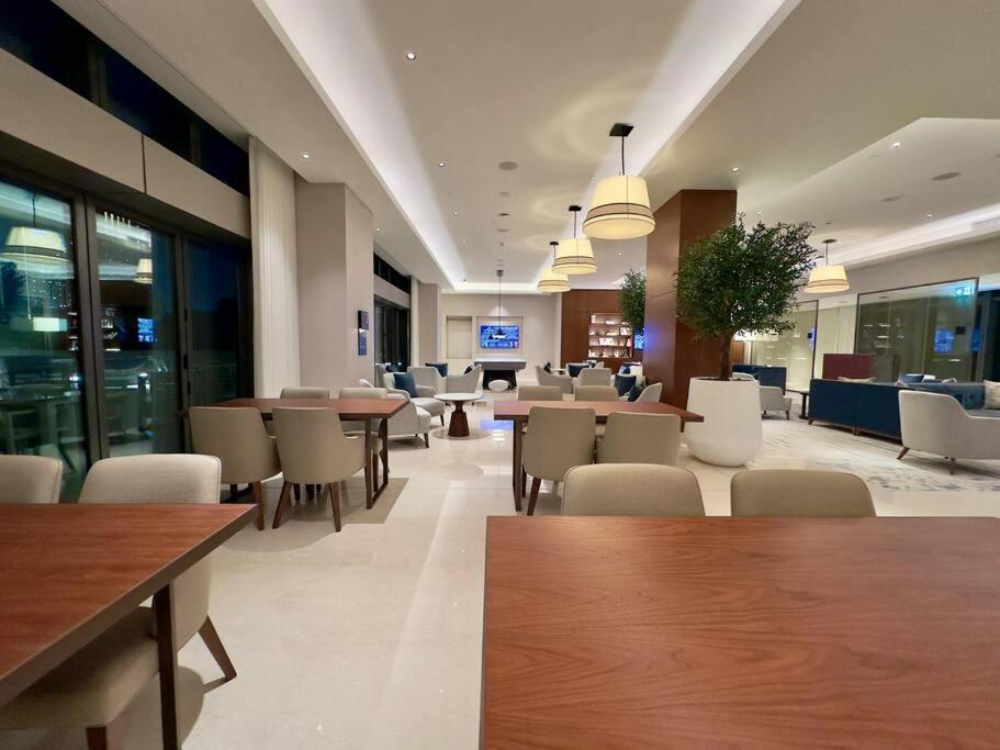 First Class 1br Charming City Views Apartment Dubai