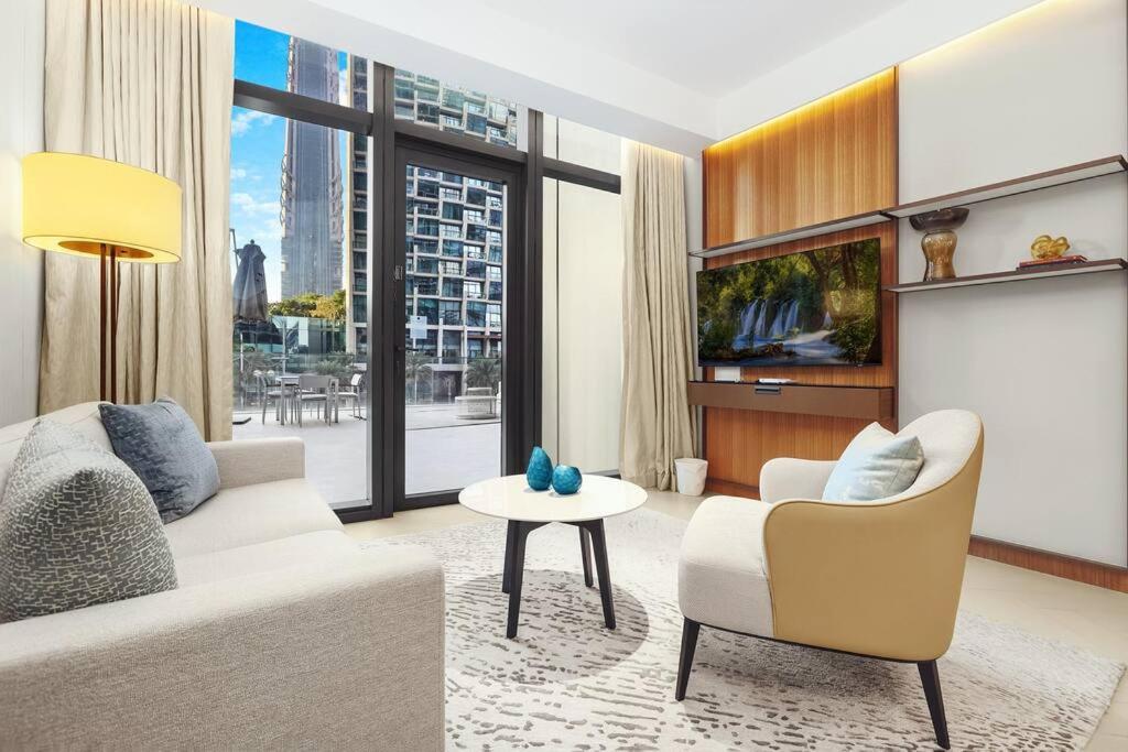 First Class 1br Charming City Views Dubai