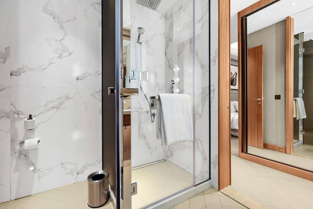 Apartment First Class 1br Charming City Views