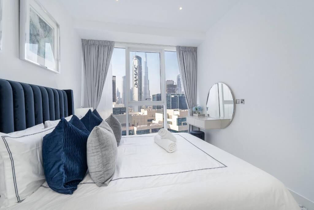 Exquisite In Downtown Burj Khalifa Views With Stunning Pool *