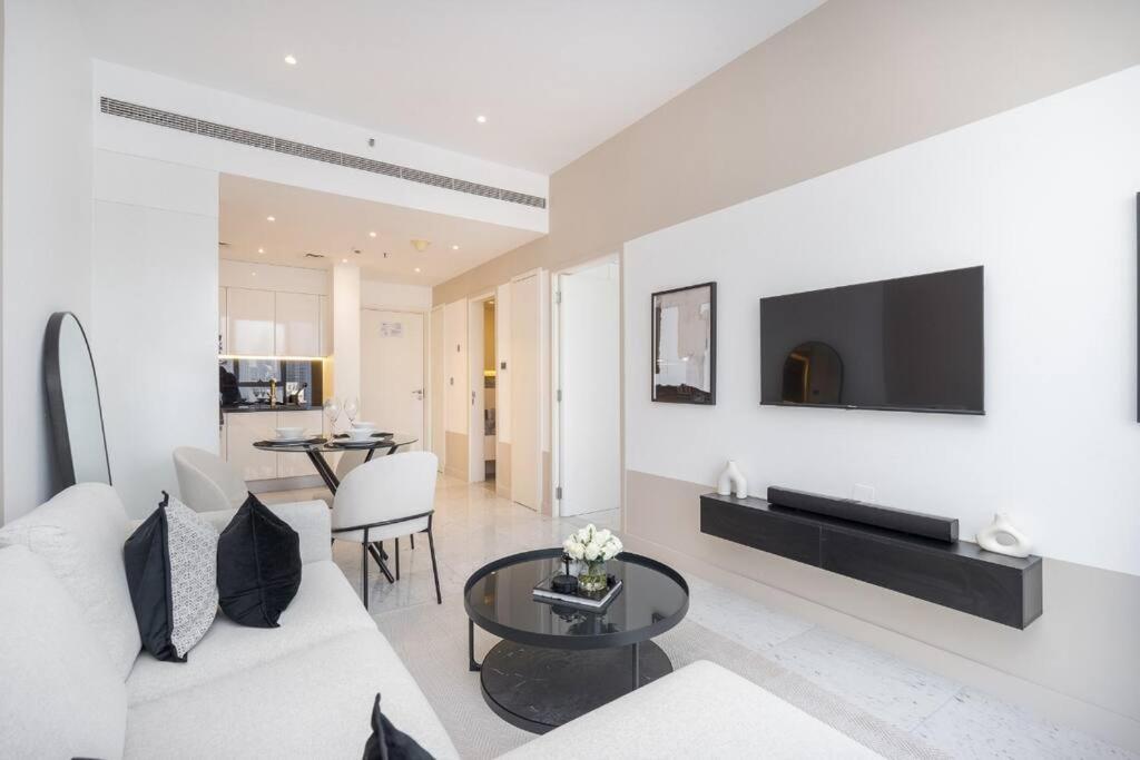 Apartment Exquisite In Downtown Burj Khalifa Views With Stunning Pool