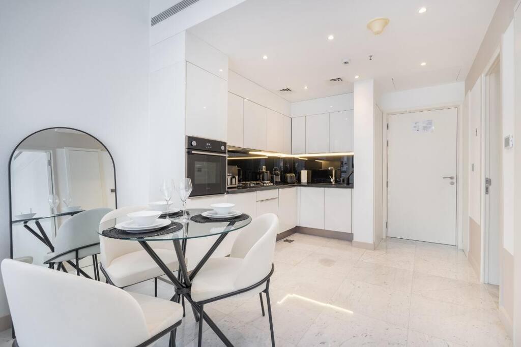 Exquisite In Downtown Burj Khalifa Views With Stunning Pool