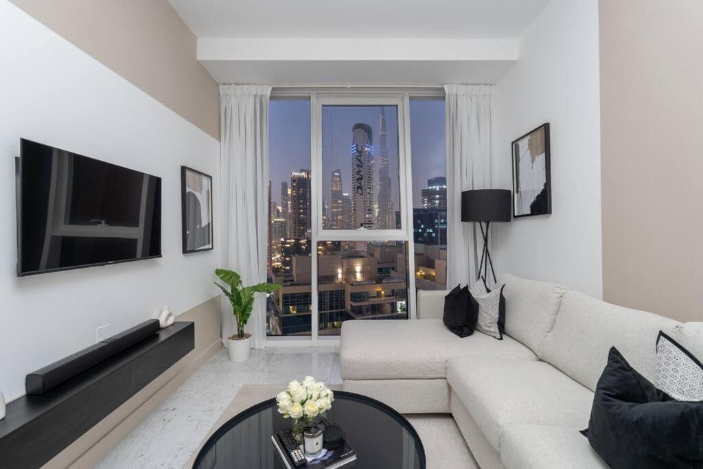 Apartment Exquisite In Downtown Burj Khalifa Views With Stunning Pool
