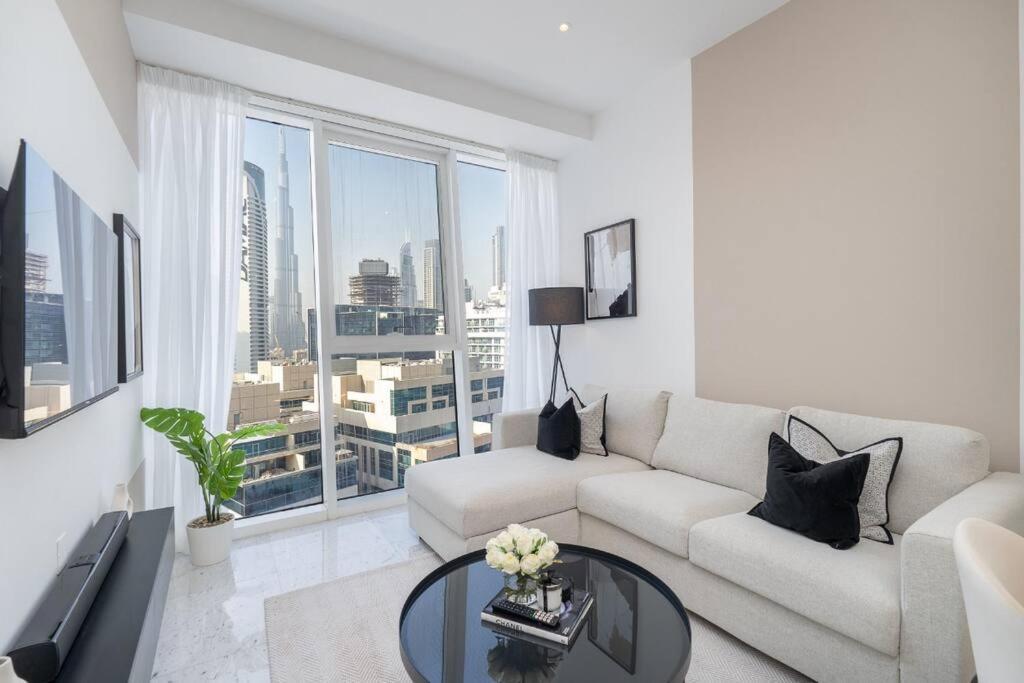 Apartment Exquisite In Downtown Burj Khalifa Views With Stunning Pool