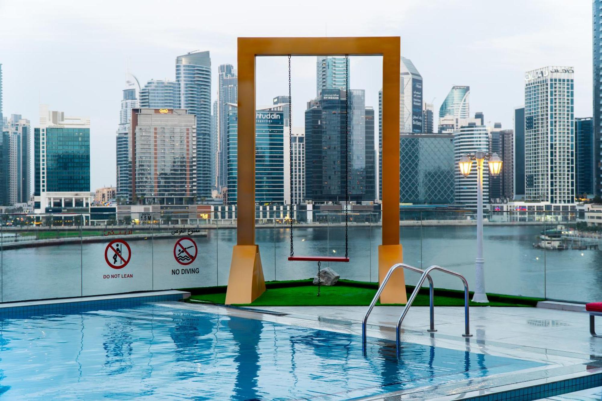 Canal Business Bay Otel
