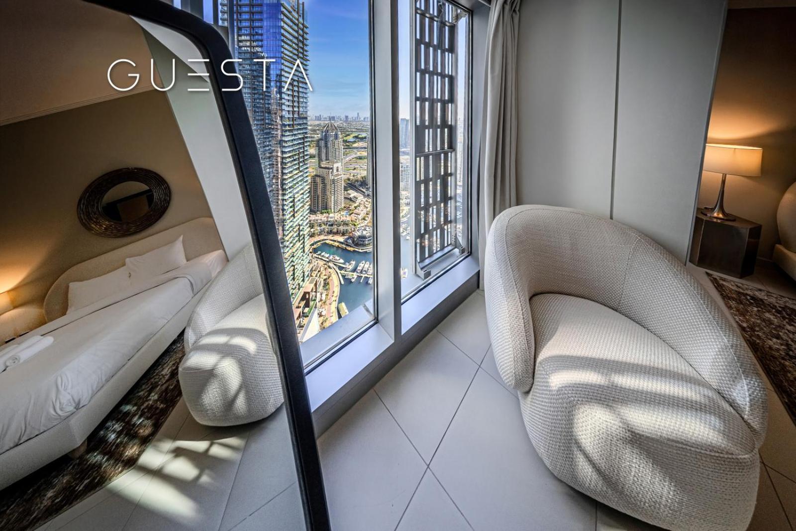 Cayan Tower, Marina