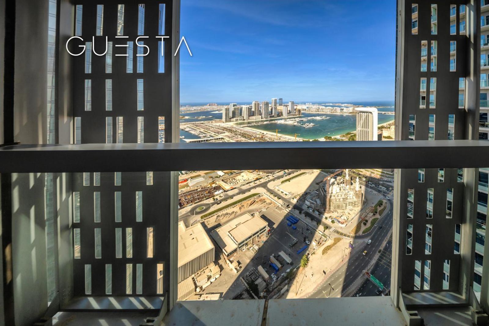 Cayan Tower, Marina