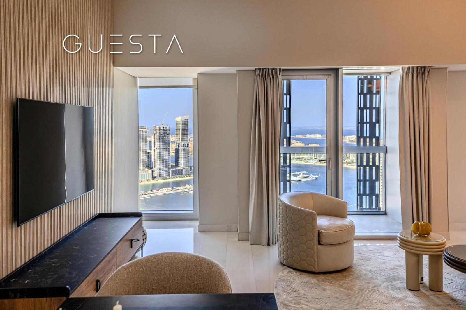 Cayan Tower, Marina *