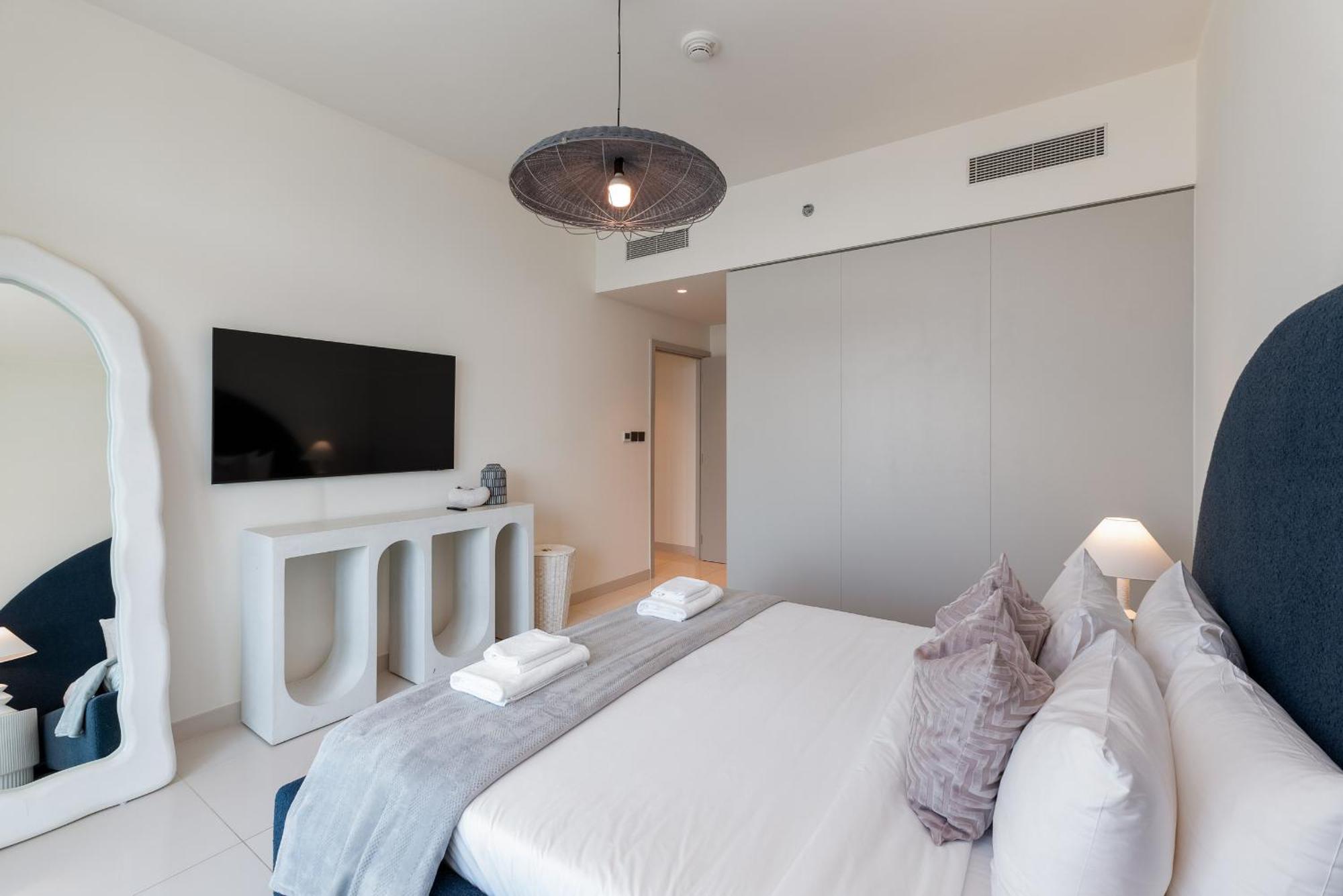 Sunrise Bay, Emaar Beachfront Harbour - Mint Apartment *