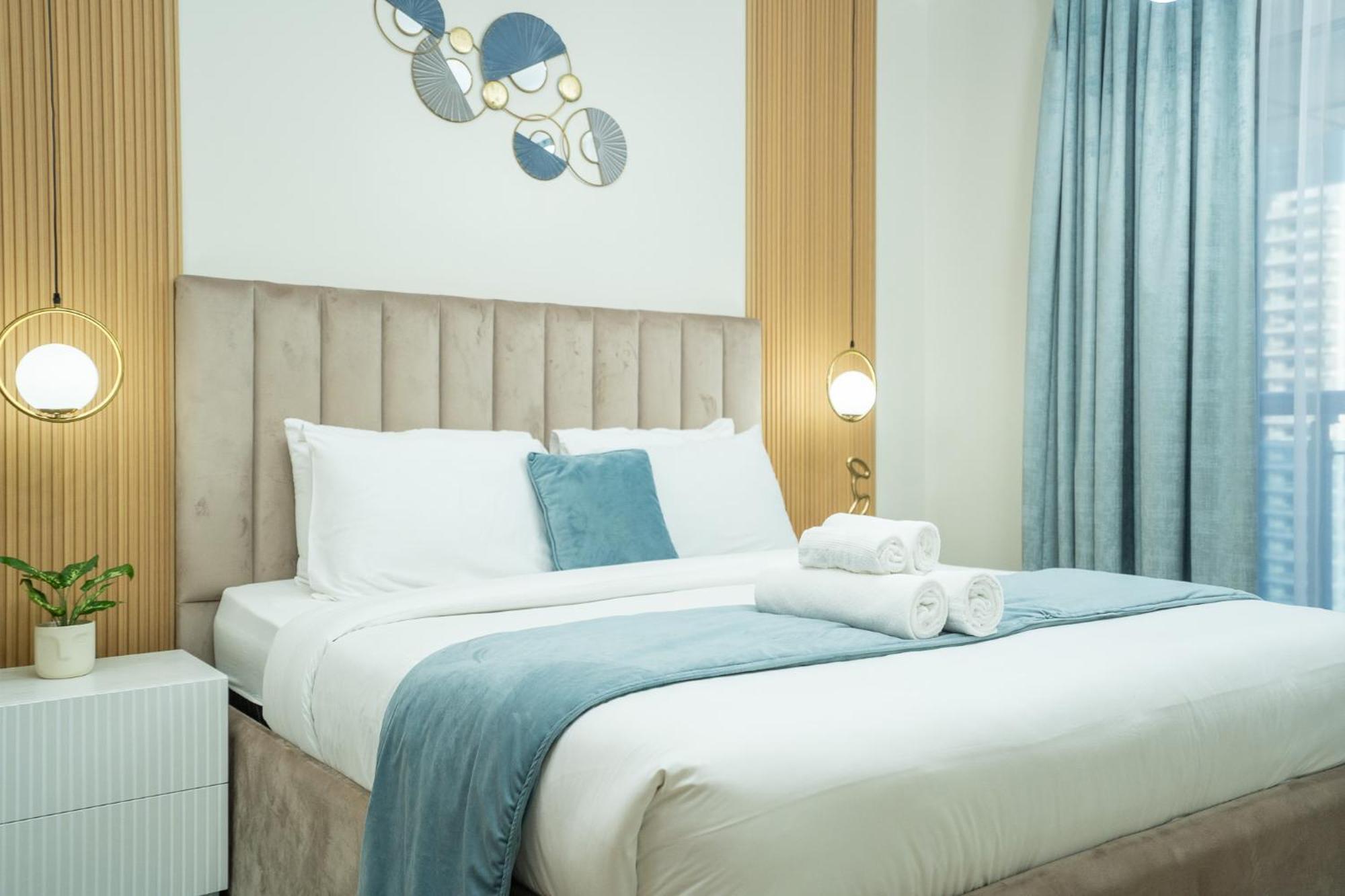Luxurios One Bedroom High Floor Apartment *