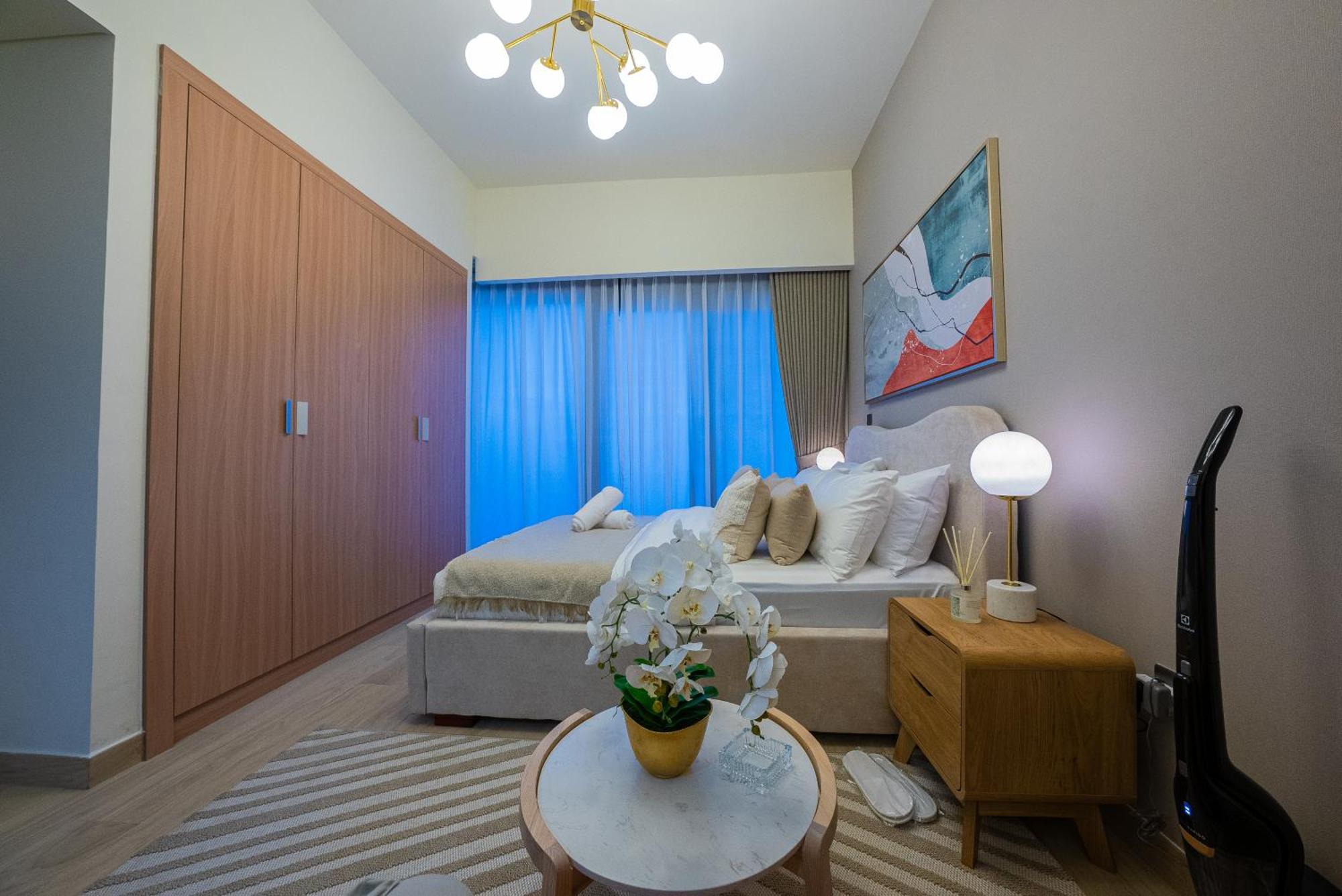 Elegant With Pool Access & Private Terrace Dubai