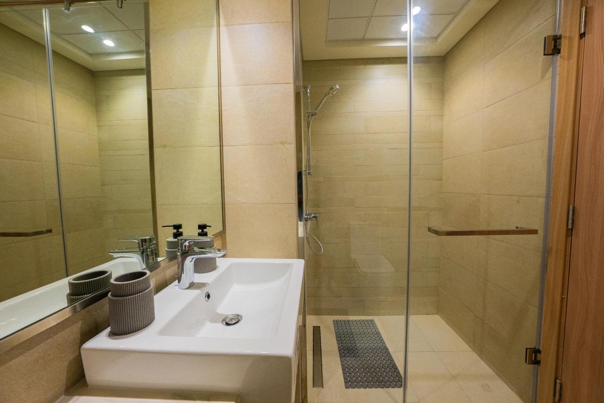 Elegant With Pool Access & Private Terrace *