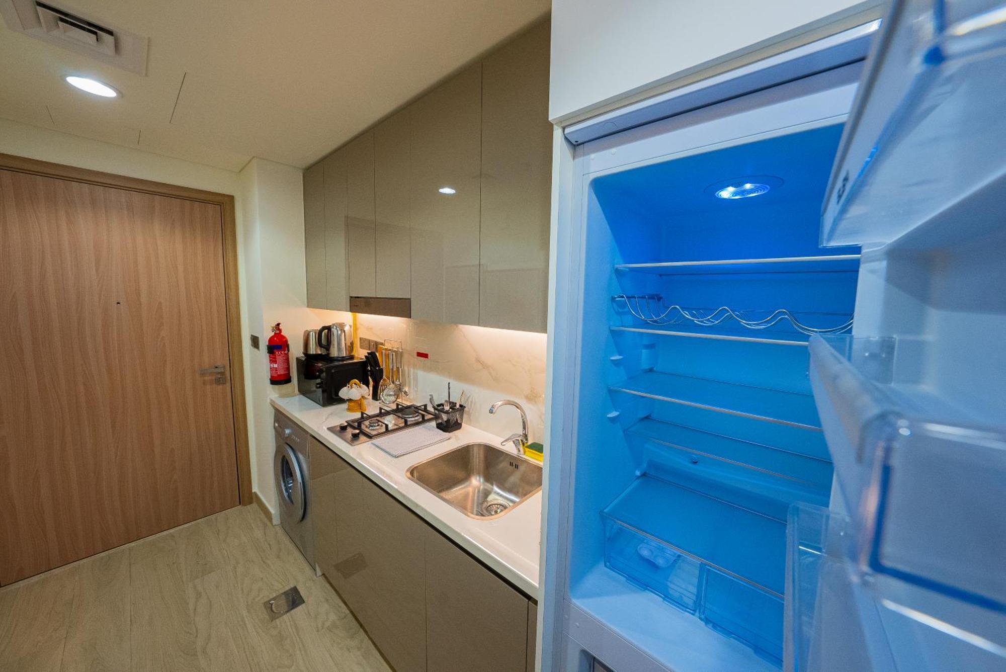 Elegant With Pool Access & Private Terrace Dubai
