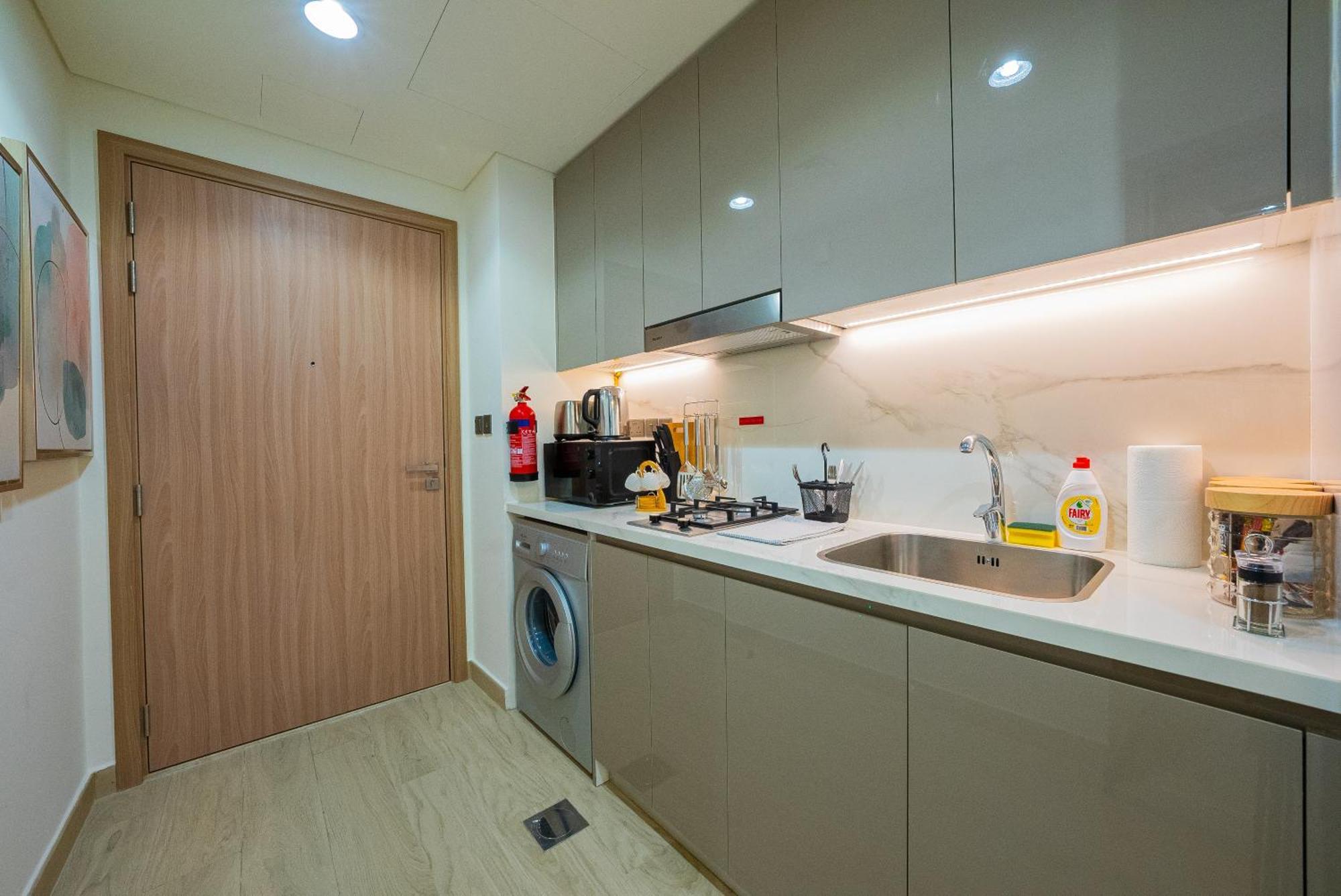 Elegant With Pool Access & Private Terrace Holiday home