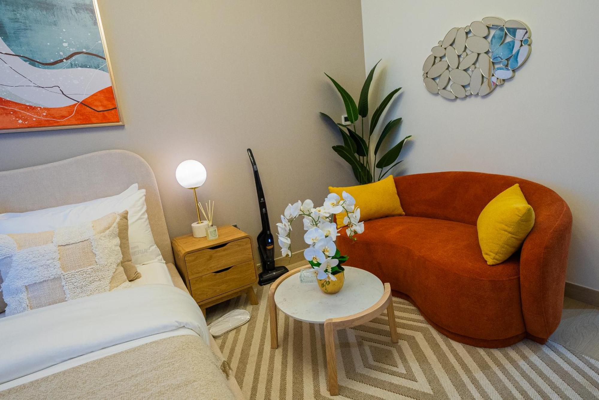 Elegant With Pool Access & Private Terrace Holiday home Dubai