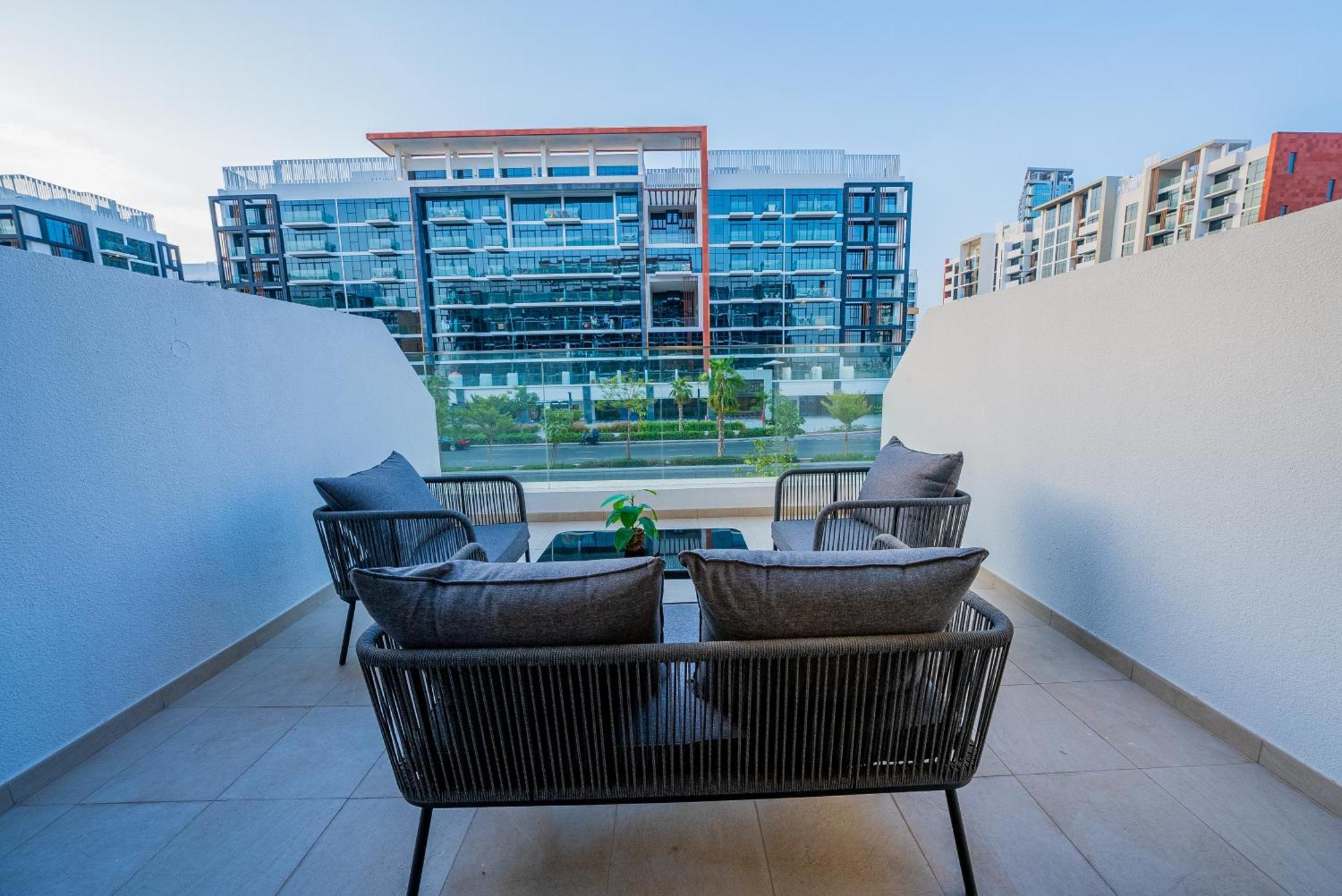 Elegant With Pool Access & Private Terrace Holiday home Dubai