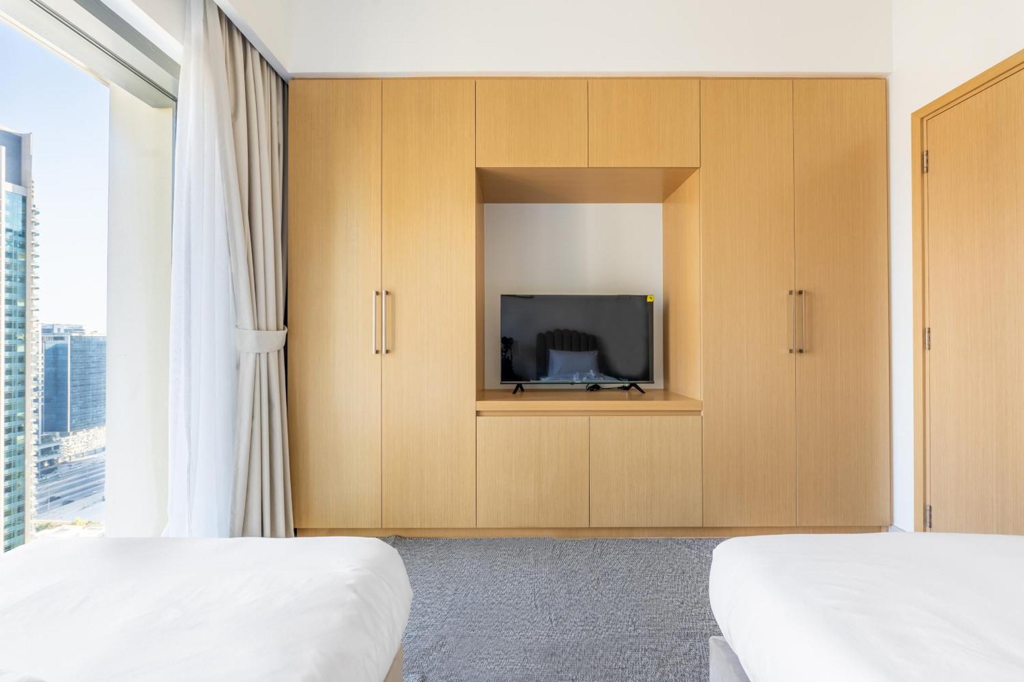 Elegant 2br In Burj Royale Apartment *