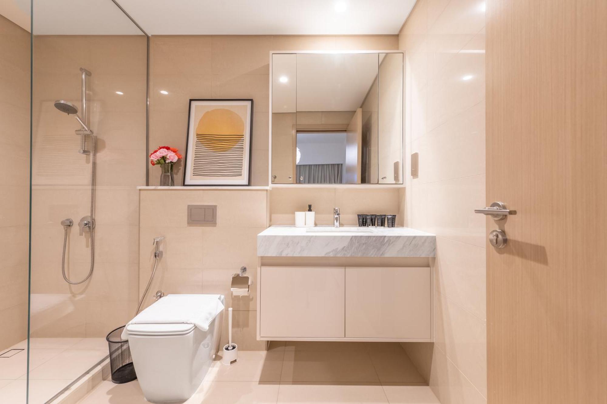Apartment Elegant 2br In Burj Royale *