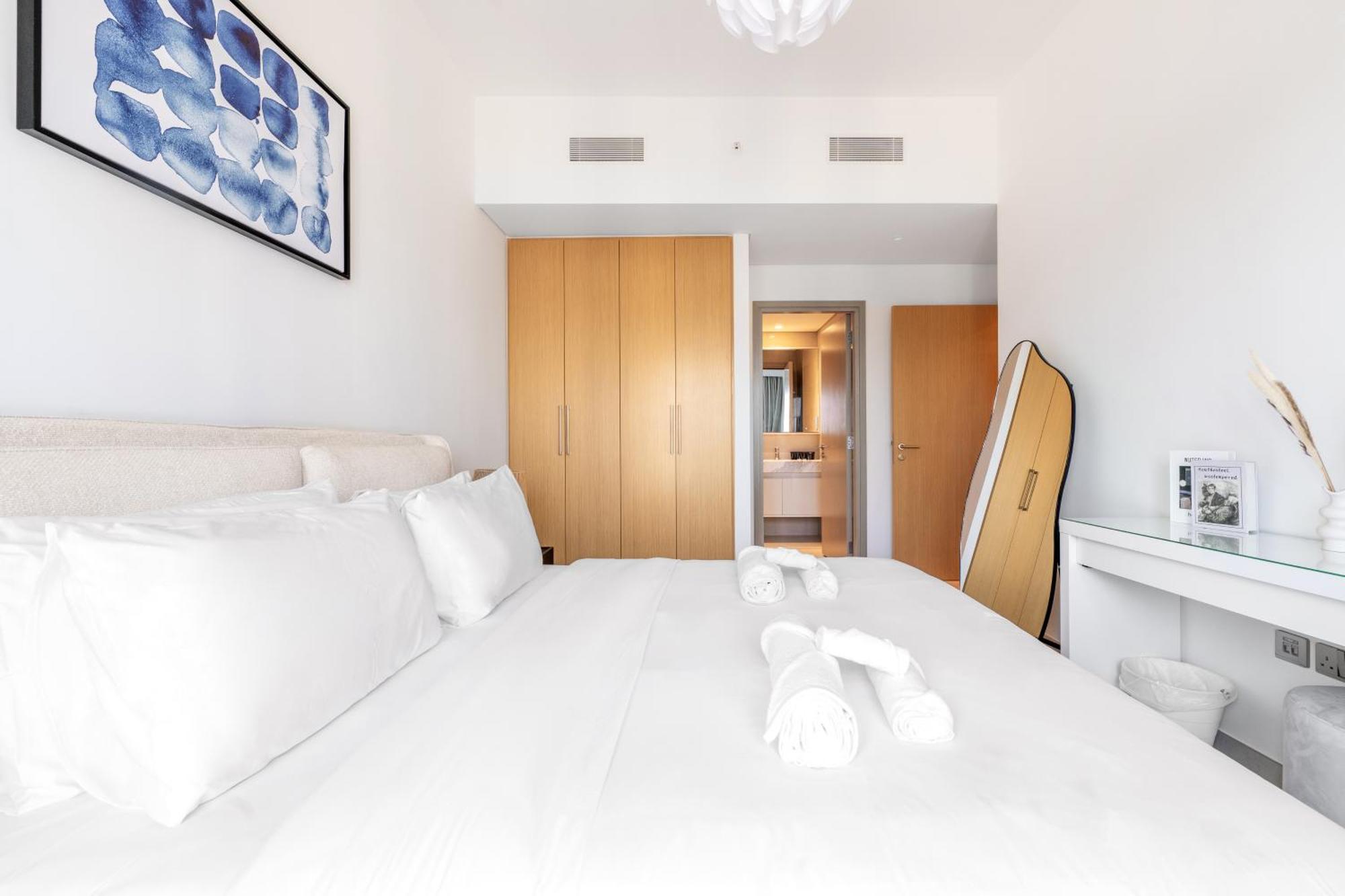 Elegant 2br In Burj Royale Apartment