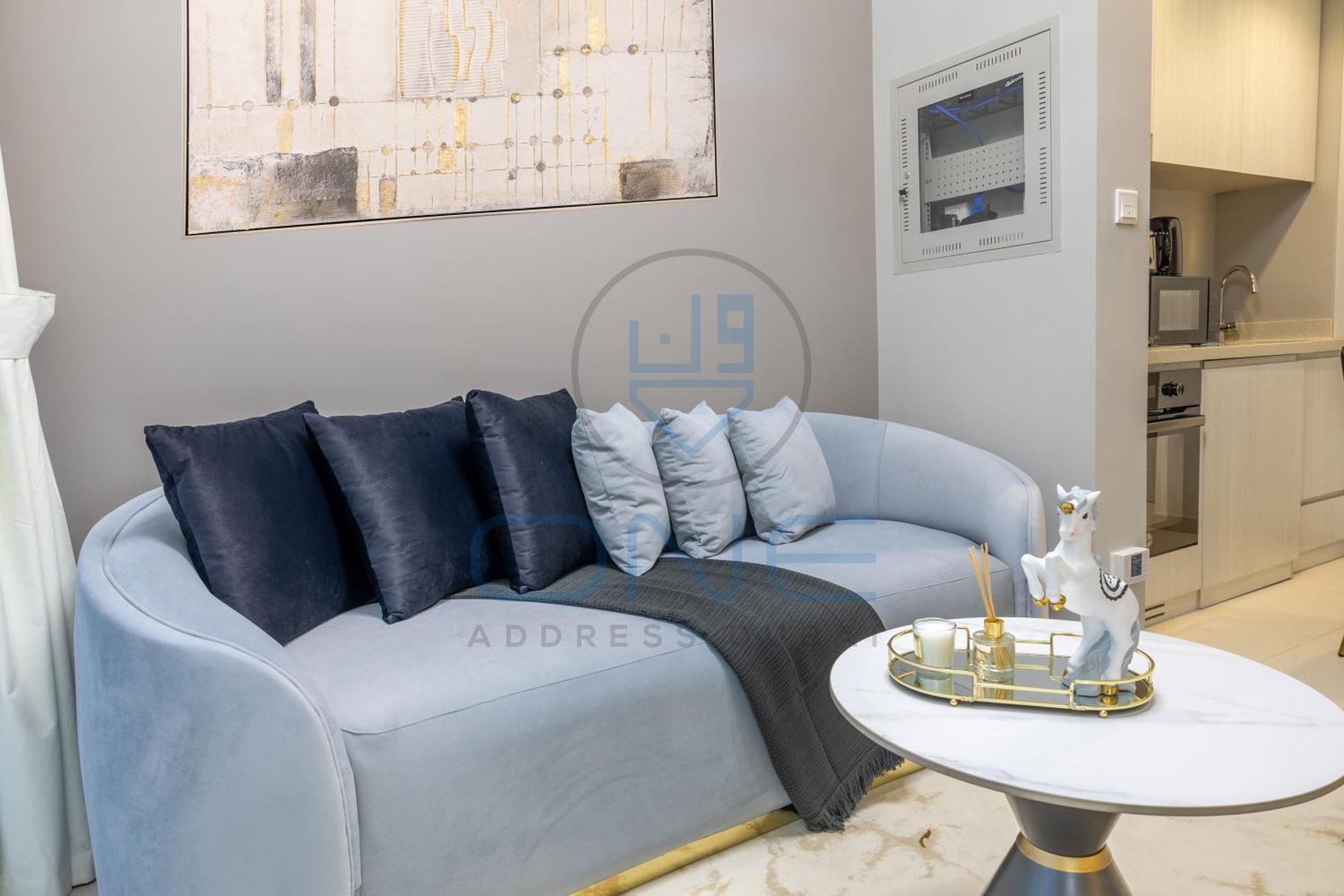Charming Cozy In Business Bay * Dubai