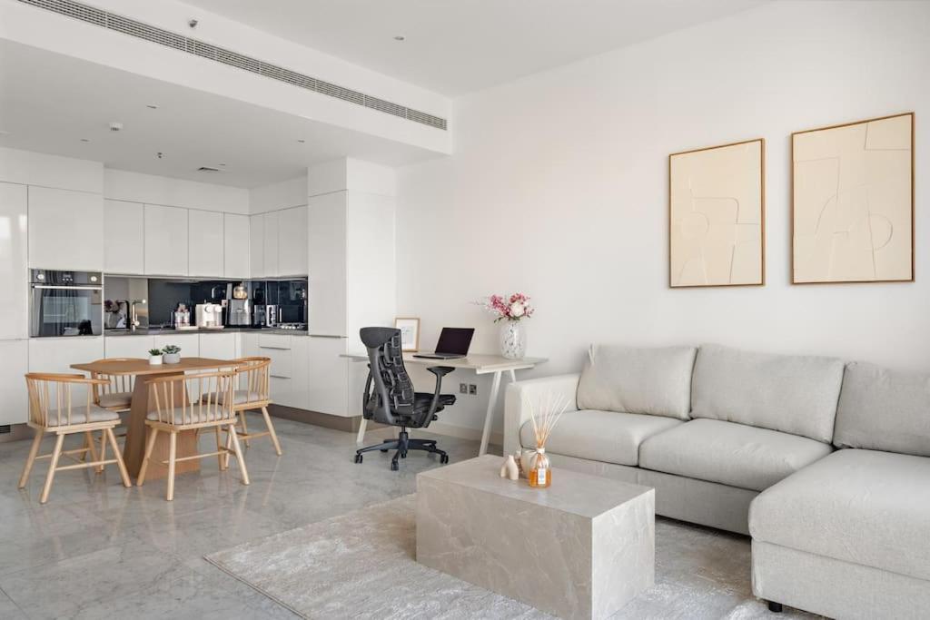 Stunning 1bdr-4gst Luxury With Burj Khalifa View Apartment