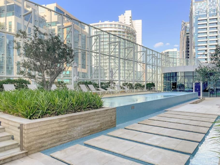 Stunning 1bdr-4gst Luxury With Burj Khalifa View *