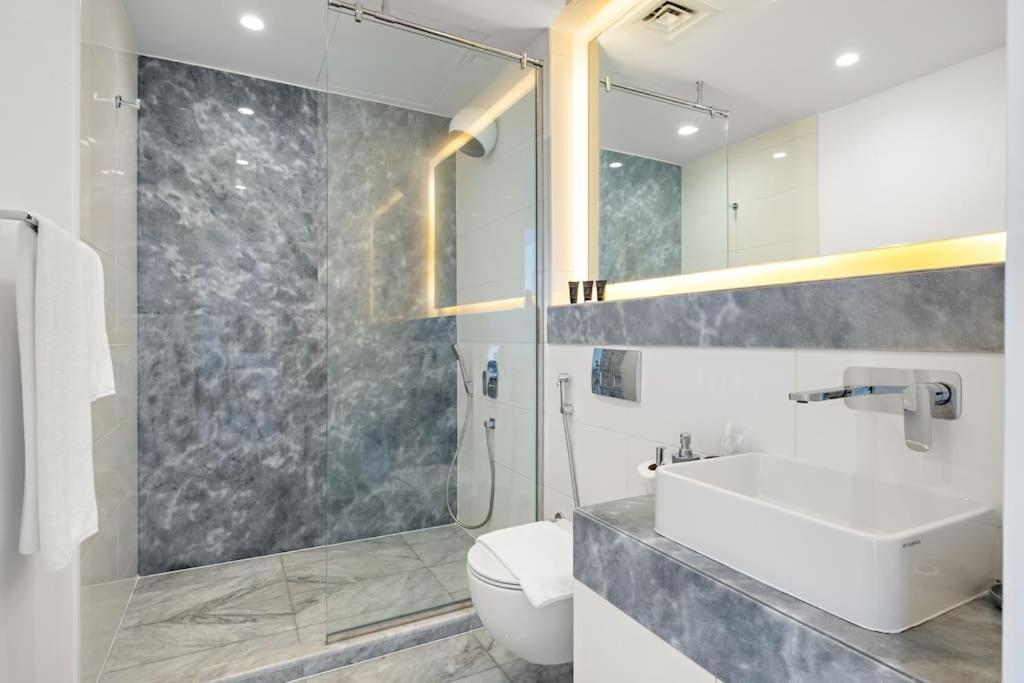 Stunning 1bdr-4gst Luxury With Burj Khalifa View *