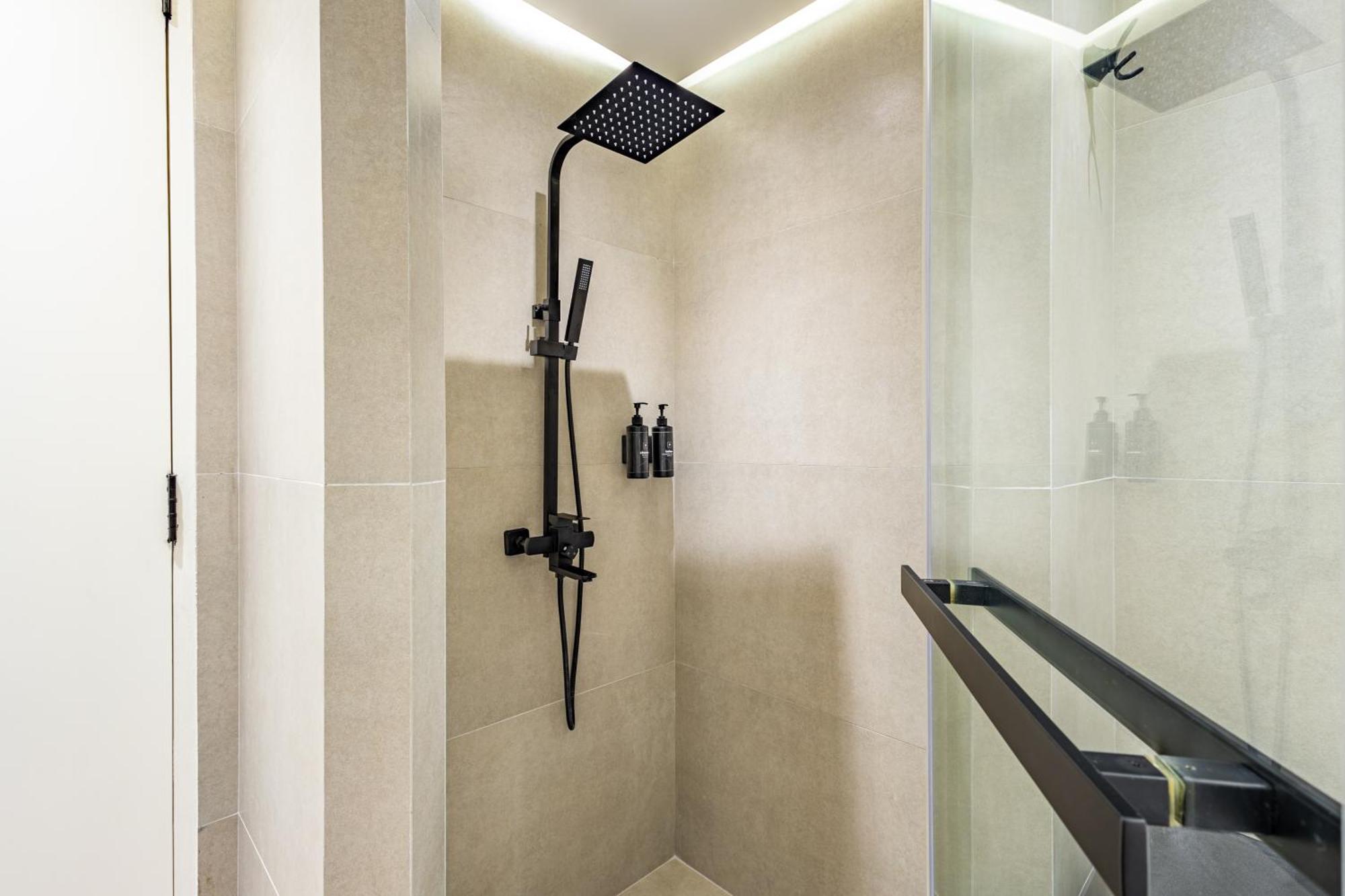 Upgraded 1br Retreat With Iconic Burj Khalifa Views *