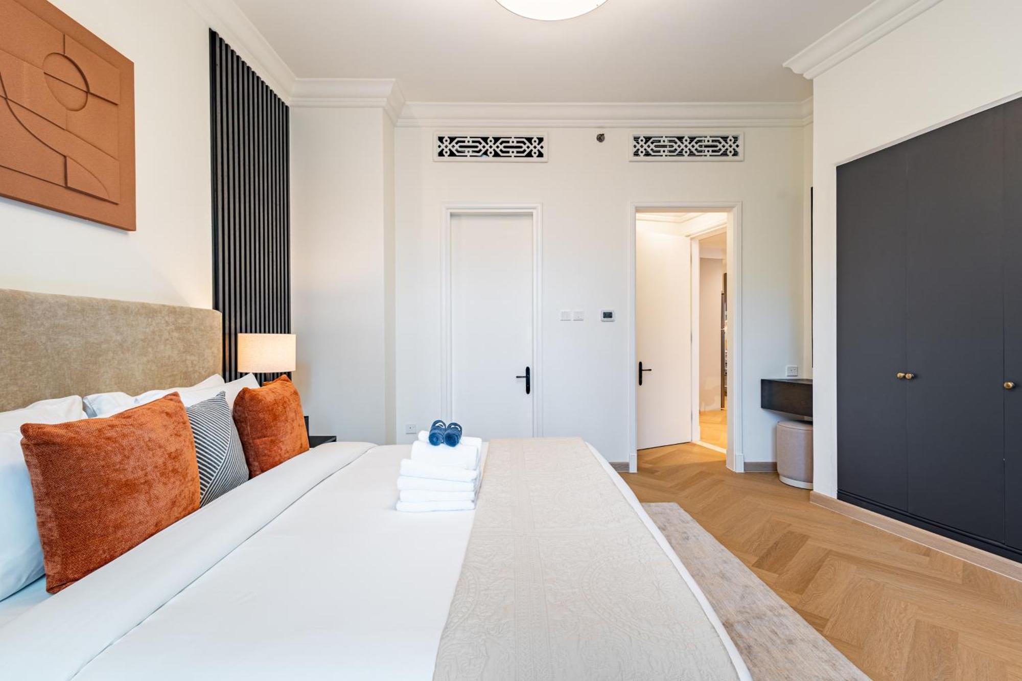 Upgraded 1br Retreat With Iconic Burj Khalifa Views