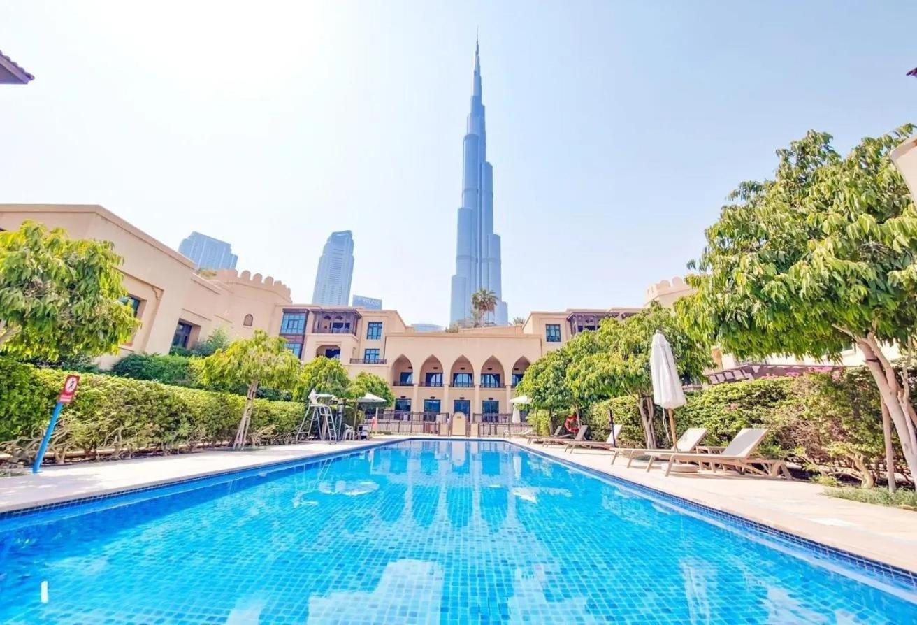 Upgraded 1br Retreat With Iconic Burj Khalifa Views